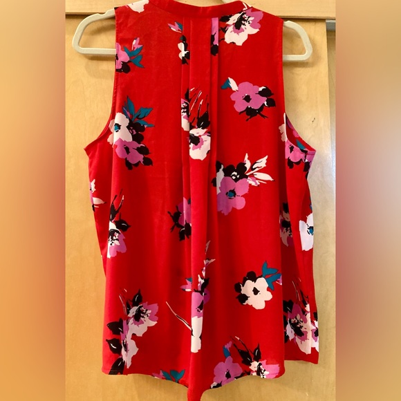 Sleeveless top. Sz L - Picture 2 of 3